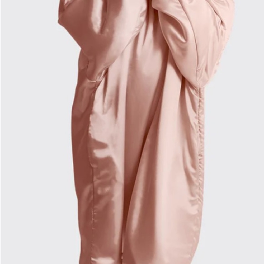 Kitsch pink satin Glazey, comfy!
